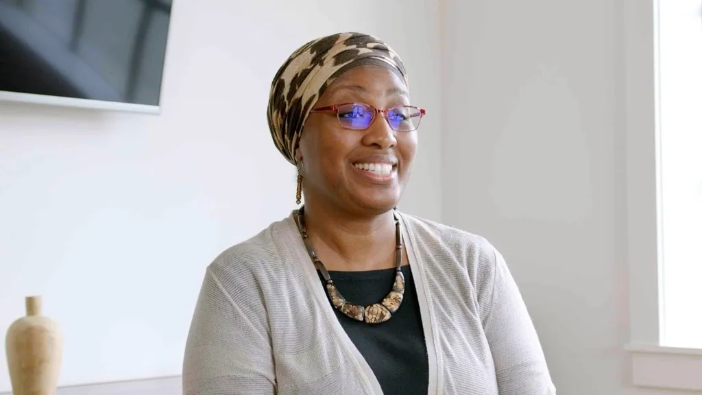 Saudia Muwwakkil, interviewed in Never Again.